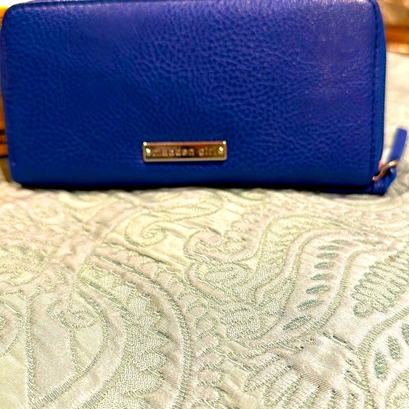 New! NWOT Madden Girl “LOVE” wallet, brilliant blue with acrylic letters - Picture 2 of 4